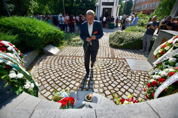 Демерджиев на църковен водосвет по случай патронния празник на пожарникарите